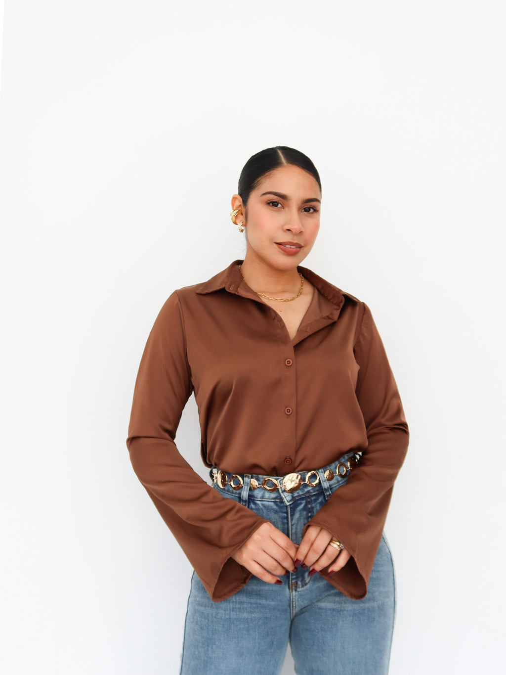Camisa satinada manga campana